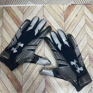 Youth Large under armor football gloves S17‎